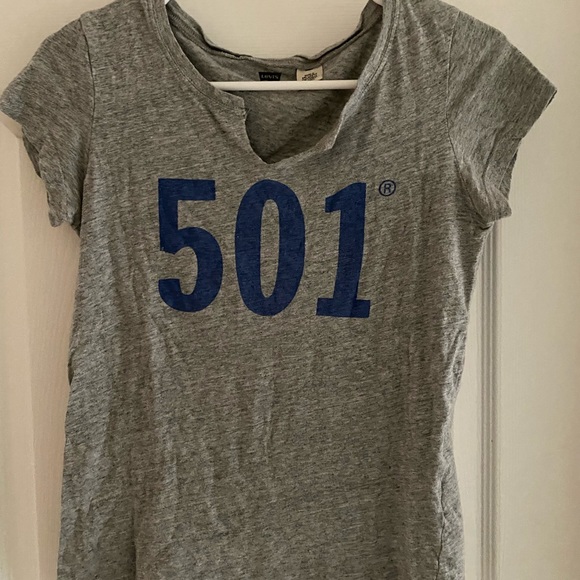 Levi T-shirt - Picture 1 of 2